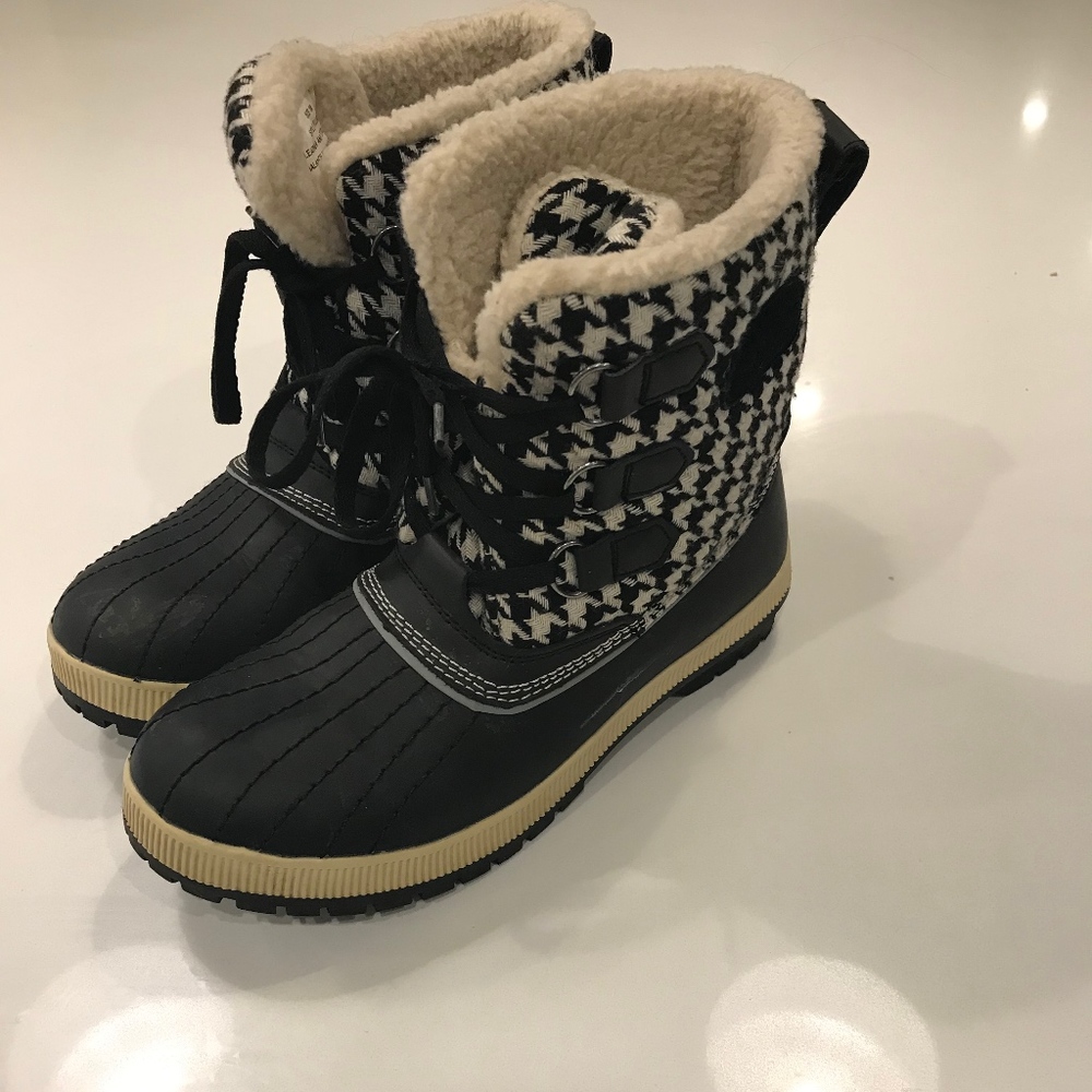 Cute Black and White Winter Boots